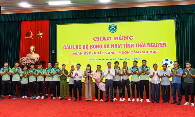 Bầu Hiển: Trao bóng đá một quê hương