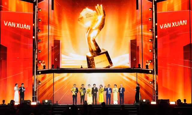 VinFast giành 'bộ tứ' giải thưởng danh giá tại Vạn Xuân Awards 2025
