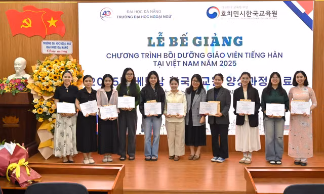 Bế giảng Chương trình bồi dưỡng giáo viên tiếng Hàn 2025: Tiếp nối sứ mệnh kết nối Việt – Hàn 