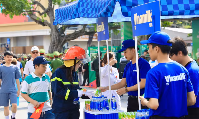 40.000 sản phẩm dinh dưỡng Vinamilk tiếp sức chương trình “Tổ quốc bình yên”