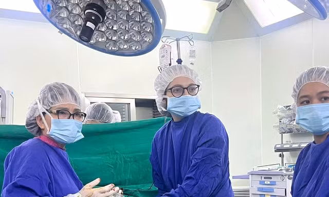 Vinmec truyền máu cứu thai nhi 17 tuần tuổi với cơ hội thành công 1/1.000: Ca can thiệp y khoa hy hữu tại Việt Nam