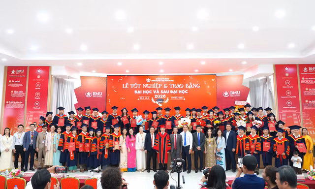 Trường Đại học Y Dược Buôn Ma Thuột trao bằng tốt nghiệp cho 136 tân bác sĩ Chuyên khoa cấp I, bác sĩ Y khoa 