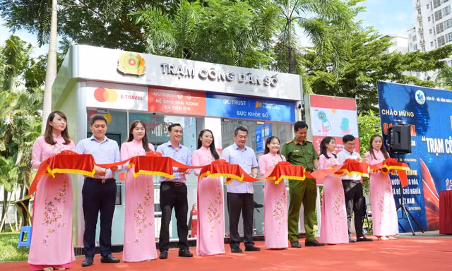 TP.HCM tiếp tục đưa mô hình đột phá Trạm Công dân số đến 'gần dân, sát dân'