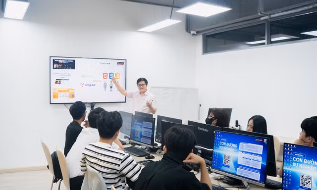 Aptech hé lộ chương trình đào tạo lập trình ứng dụng AI chuẩn quốc tế đầu tiên tại Việt Nam