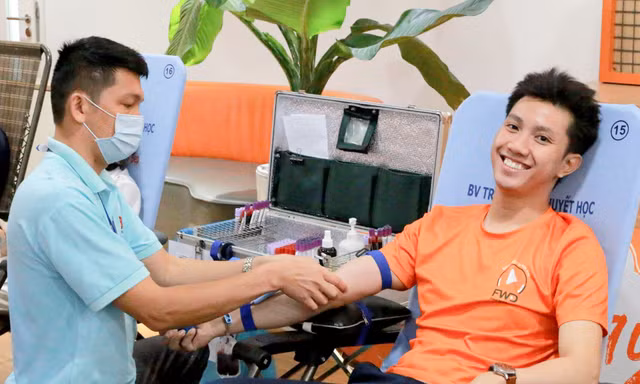 FWD đồng hành trang bị kiến thức tài chính cho học sinh và sinh viên Việt Nam