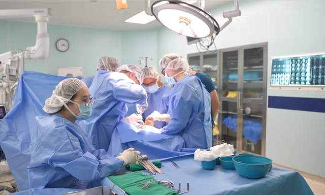 Vinmec 'hồi sinh' đôi chân cho chàng trai 23 tuổi nhờ xương sên in 3D độc bản