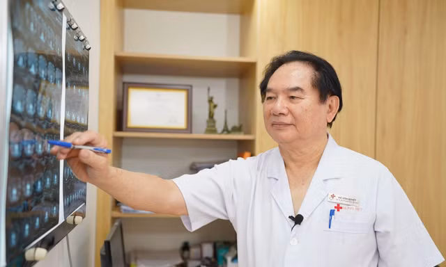 GS.TS.BS Hà Văn Quyết: Người nâng tầm tầm soát ung thư tiêu hóa tại Hưng Việt bằng 'mắt thần' nội soi