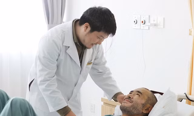 Đại phẫu trong đêm cứu sống du khách nước ngoài bị chấn thương sọ não nặng tại Phú Quốc