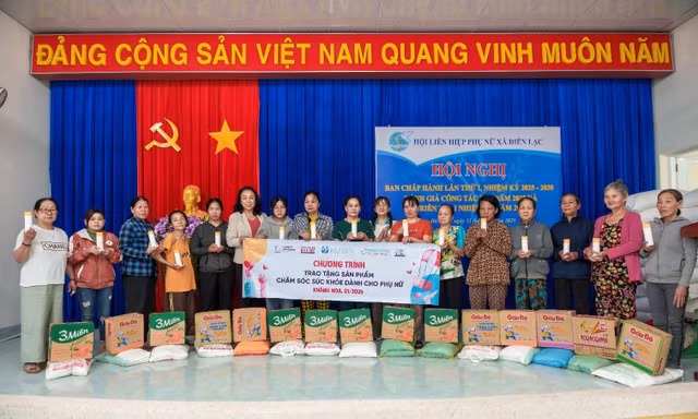 Nu Skin Việt Nam tặng 4.500 sản phẩm chăm sóc sức khỏe cho phụ nữ vùng bão lũ
