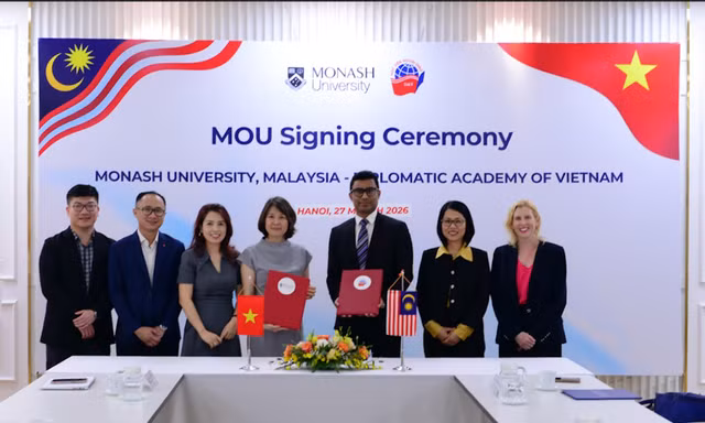 Đại học Monash mở rộng lộ trình học tập quốc tế cho sinh viên Học viện Ngoại giao Việt Nam tại Malaysia