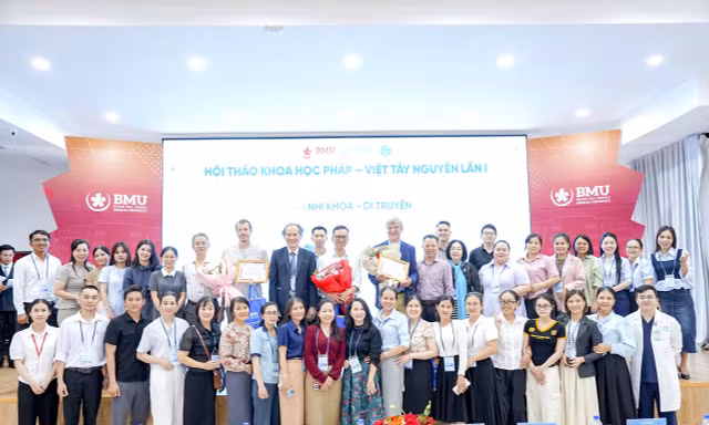 Hội thảo 'Nhi khoa - Di truyền' quy tụ nhiều chuyên gia y tế đến từ Pháp 