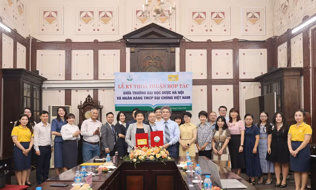 PVcomBank và Trường Đại học Dược Hà Nội hợp tác phát triển hệ sinh thái tài chính giáo dục