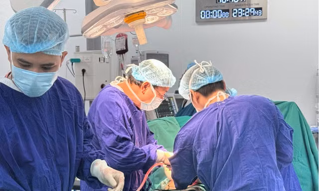 Người phụ nữ vỡ lách và gãy 5 xương sườn do tai nạn vượt cửa tử