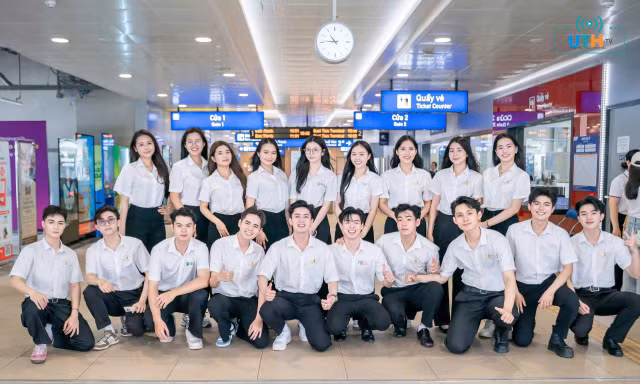 Sinh viên UTH trải nghiệm giao thông công cộng, lan tỏa thói quen di chuyển xanh