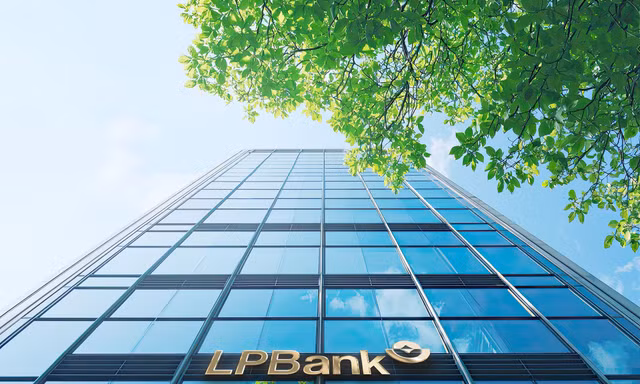 LPBank báo lãi gần 6.000 tỷ đồng, thu ngoài lãi tăng 33% sau 6 tháng đầu năm 2026