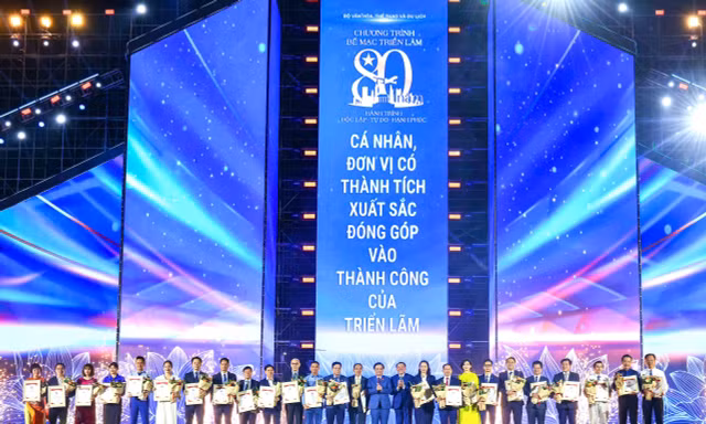 MIK Group lọt Top “Không gian trưng bày tiêu biểu” tại Triển lãm Thành tựu đất nước