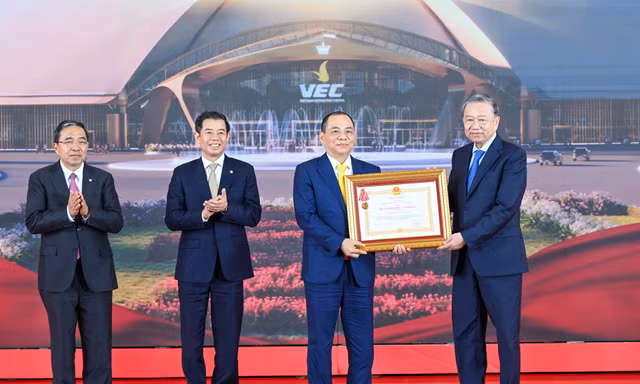 Tập đoàn Vingroup nhận Huân chương Lao động hạng Nhất