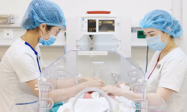 Gần 40 ngày nỗ lực hồi sinh sự sống bé trai sinh non chỉ nặng hơn 1kg tại Vinmec Phú Quốc
