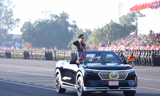 Xe điện Việt Nam nổi bật tại lễ diễu binh, diễu hành kỷ niệm Quốc khánh Lào