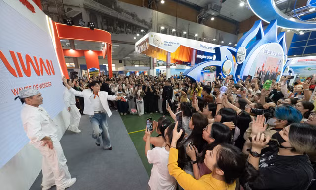 Giới trẻ Hà Nội 'vây kín' Isaac, check-in tọa độ hot của gian hàng Đài Loan (Trung Quốc) tại VITM Hà Nội 2026