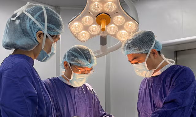 Vinmec Nha Trang tiên phong đưa kỹ thuật phẫu thuật nội soi điều trị ung thư tuyến giáp không sẹo về Khánh Hòa