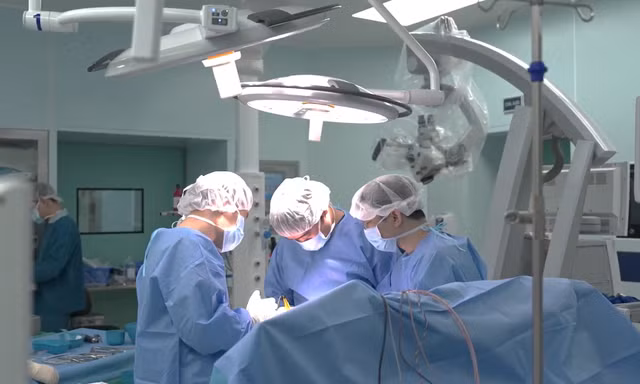 Vinmec kích hoạt quy trình tối khẩn trong đêm, cứu sống bé trai 12 tuổi xuất huyết não 