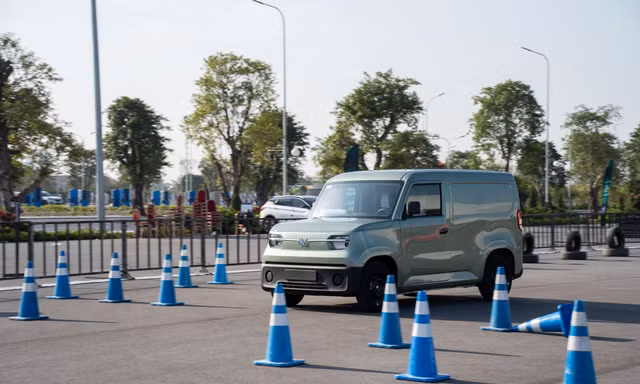 Khách hàng Việt nói về VinFast EC Van: 'Vua ship hàng' ngõ nhỏ
