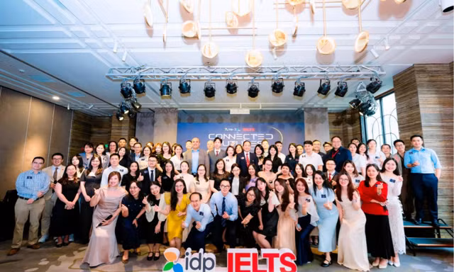 IELTS Fighter ghi dấu 10 năm hợp tác cùng IDP, ba năm liên tiếp đạt danh hiệu Đối tác xuất sắc nhất Đông Nam Á 