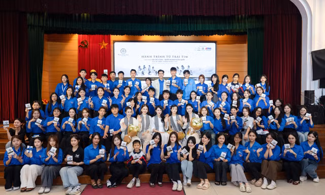 Hành trình Từ Trái Tim: Gần 5.000km gieo tri thức, hun đúc khát vọng lớn cho thanh niên Việt