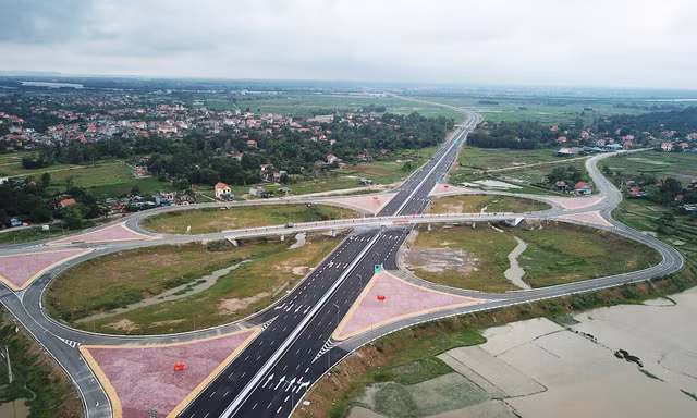 Chạm ngưỡng 250 - 300 triệu đồng/m2, bất động sản Hạ Long đã “ngang cơ” nhà phố Hà Nội