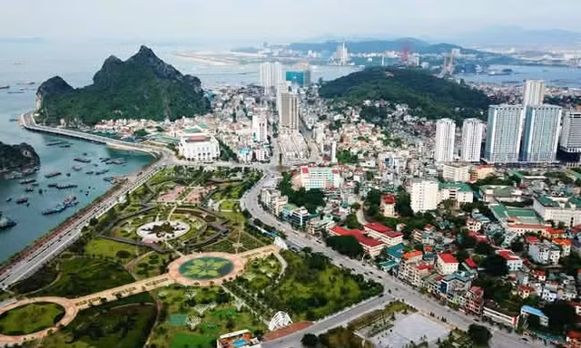 Chạm ngưỡng 250 - 300 triệu đồng/m2, bất động sản Hạ Long đã “ngang cơ” nhà phố Hà Nội