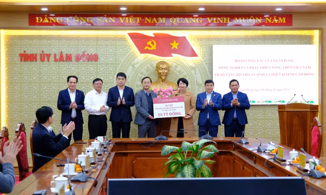 Agribank trao tặng 5 tỷ đồng chung tay chăm lo an sinh xã hội tại Lâm Đồng