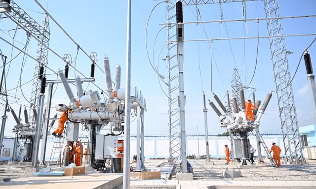 Tháo gỡ rào cản thủ tục đầu tư để đảm bảo điện mùa khô khu vực miền Nam