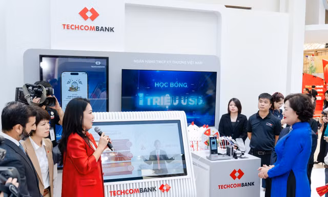 Techcombank ghi dấu ấn tại 'Triển lãm thành tựu đất nước'