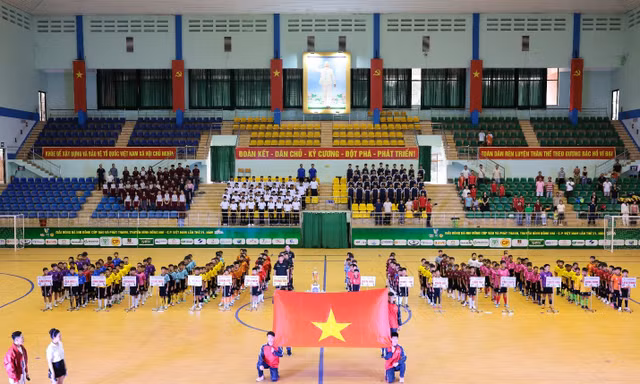 C.P. Việt Nam đồng hành tạo sân chơi cho cầu thủ nhí Đồng Nai