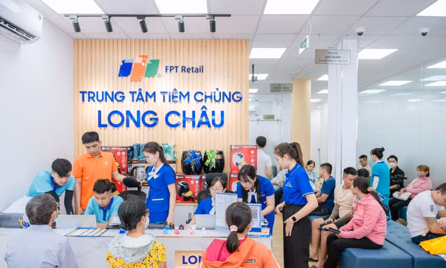 Long Châu hợp tác cùng ca sĩ Dương Domic lan tỏa tinh thần tiêm phòng chủ động đến giới trẻ