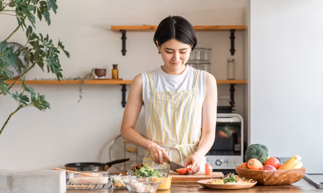 Người trẻ nấu ăn tại nhà: vừa nhanh gọn, vừa chủ động bữa ăn mỗi ngày
