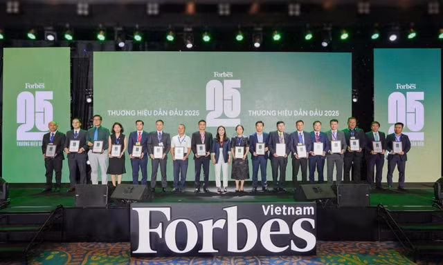 VRG được vinh danh Top 25 Thương hiệu công ty niêm yết dẫn đầu 2025