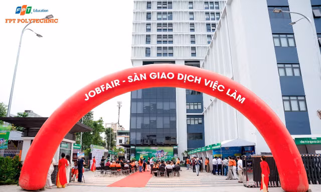 Sức nóng Job Fair 2026: Nhiều doanh nghiệp "săn" nhân sự ngay từ ghế nhà trường