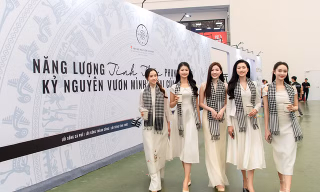 Các người đẹp Việt lan tỏa năng lượng tỉnh thức cùng Trung Nguyên Legend tại triển lãm A80