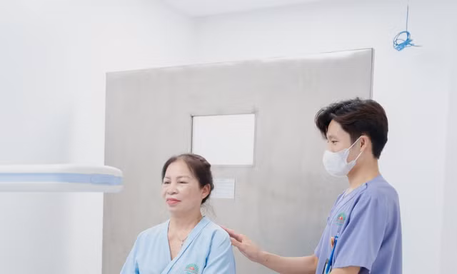 Phác đồ điều trị loãng xương toàn diện tránh tái xẹp đốt sống ở người cao tuổi