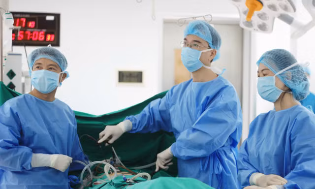 Vinmec Phú Quốc xuyên đêm cứu thai phụ nguy kịch mang nhóm máu cực hiếm