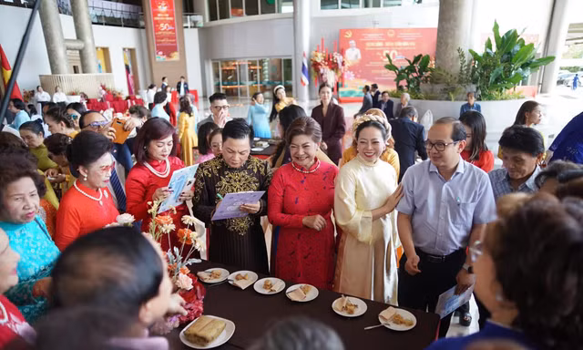 Hội thi gói, nấu bánh chưng lần đầu tiên tại Udon Thani, Thái Lan