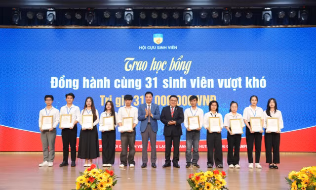 HUTECH tổ chức Lễ tri ân thầy cô và chương trình giao lưu doanh nhân 