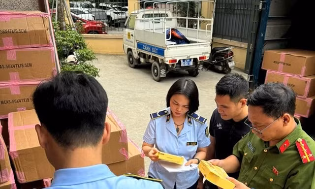 Quản lý thị trường Hà Nội phát hiện 57.000 miếng mặt nạ giả mạo nhãn hiệu BANOBAGI