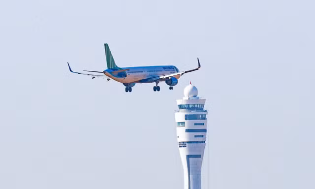 Cận cảnh chuyến bay đầu tiên của Bamboo Airways đến sân bay Long Thành