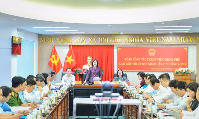 Thống đốc Nguyễn Thị Hồng cùng Đoàn công tác Thành viên Chính phủ làm việc tại Vĩnh Long