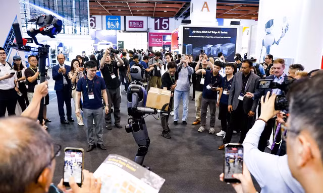 Người máy “Make in Vietnam” của VinRobotics tỏa sáng tại hai sân khấu công nghệ hàng đầu thế giới