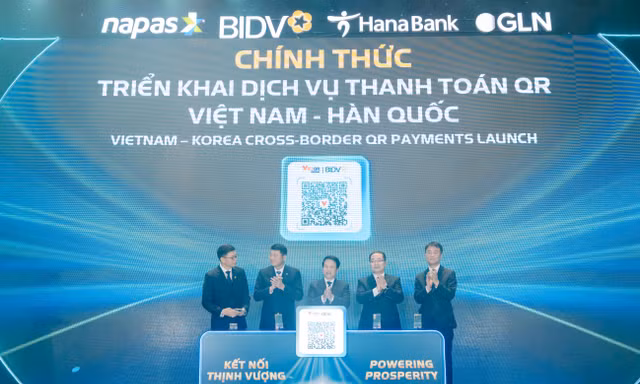 Từ hôm nay, du khách Hàn Quốc tới Việt Nam không cần đổi tiền mặt 