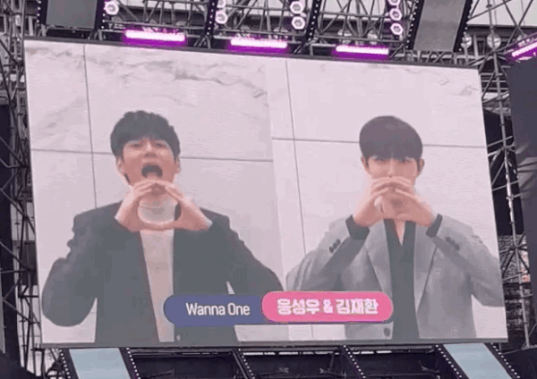 Wanna One cập nhật trào lưu rất nhanh